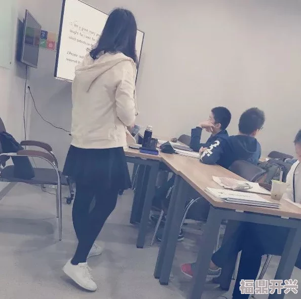 上课把女同桌内裤摸湿 校园惊现不雅行为引发热议 同学们纷纷讨论事件背后的真相与影响