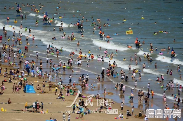 龙戒手游盛夏狂欢：海滩盛宴派对活动激情上线，火热来袭不容错过！